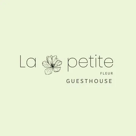 La Petite Fleur Studio Апартаменты